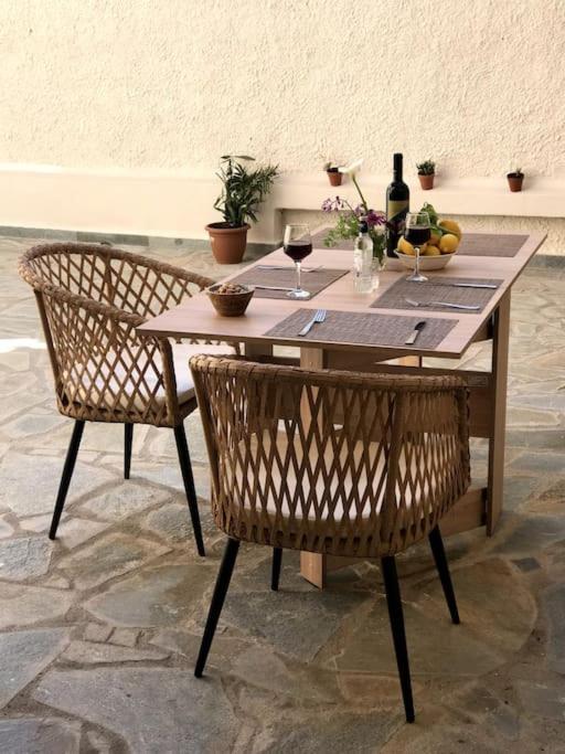 Central, Calm With Courtyard Apartment Aegina