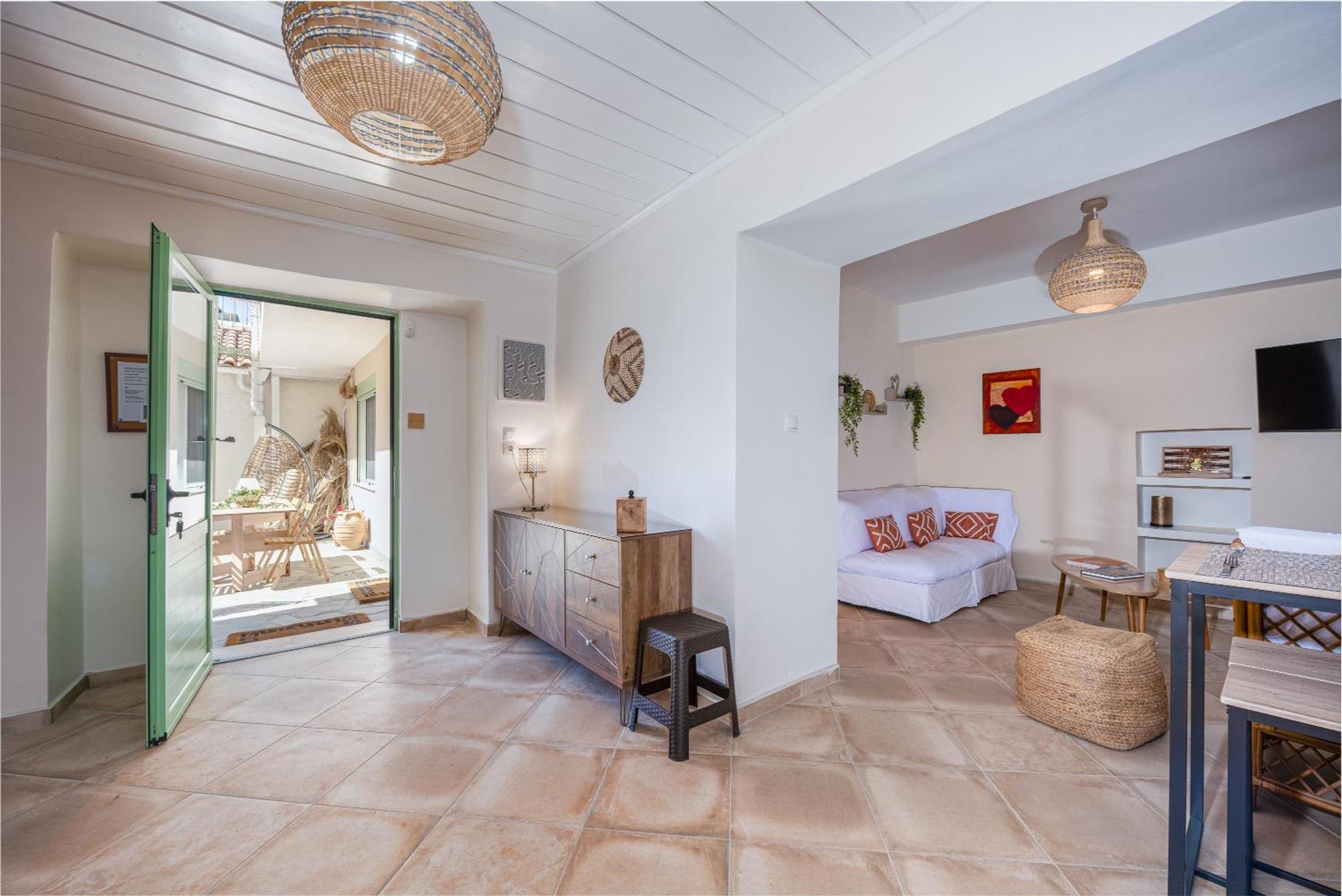 Apartment Central, Calm With Courtyard