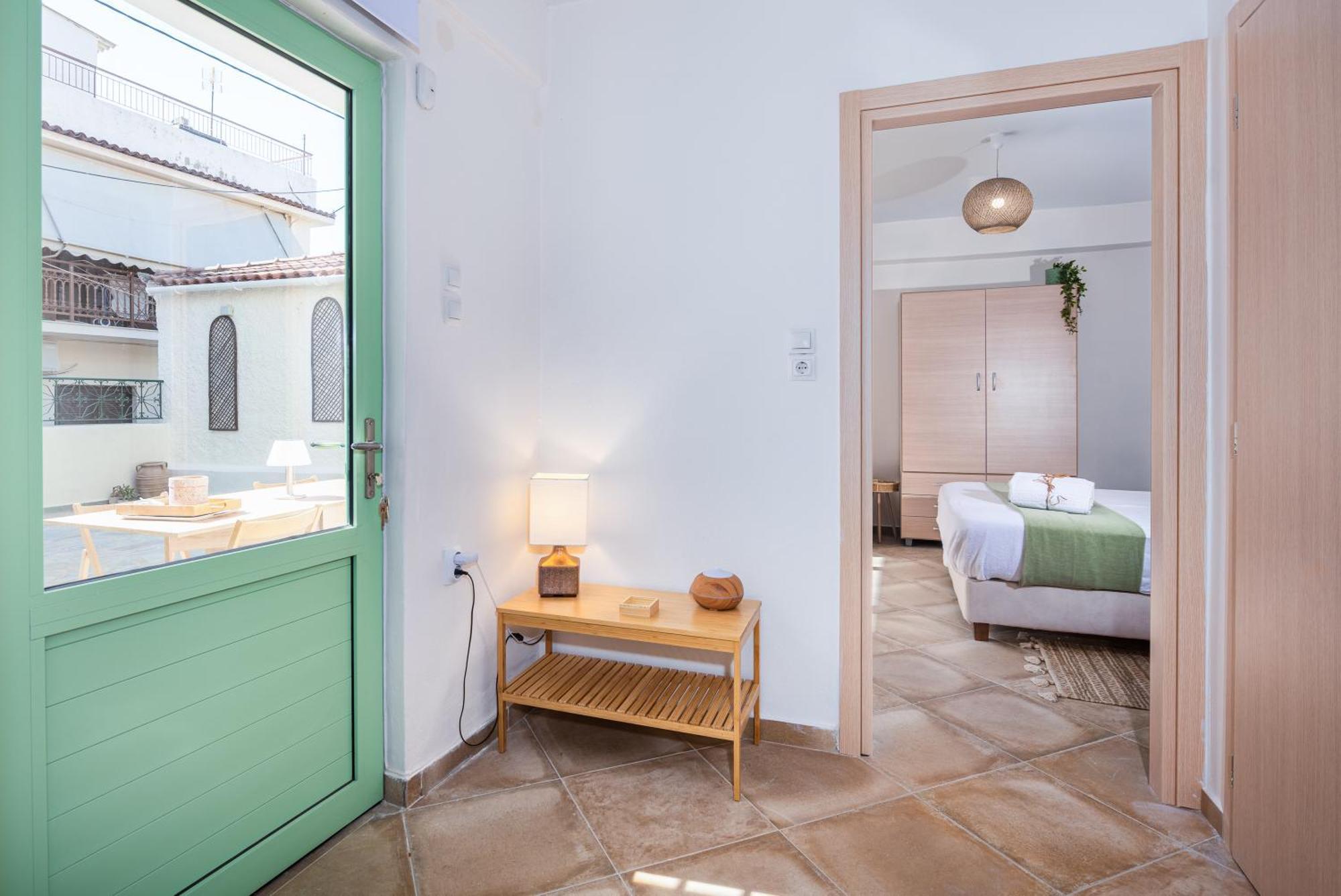 Central, Calm With Courtyard Apartment *